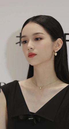 白小姐精选三肖中特料_: 直击问题的深度，是否能激发更广泛的讨论？